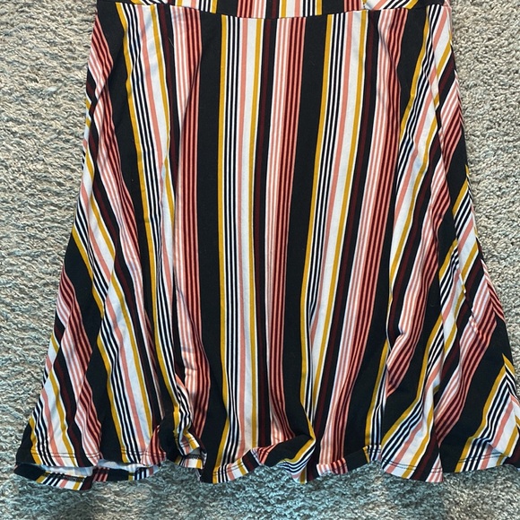 Stripes summer dress with high necklace line. Comes to just above the knee. - Picture 6 of 6